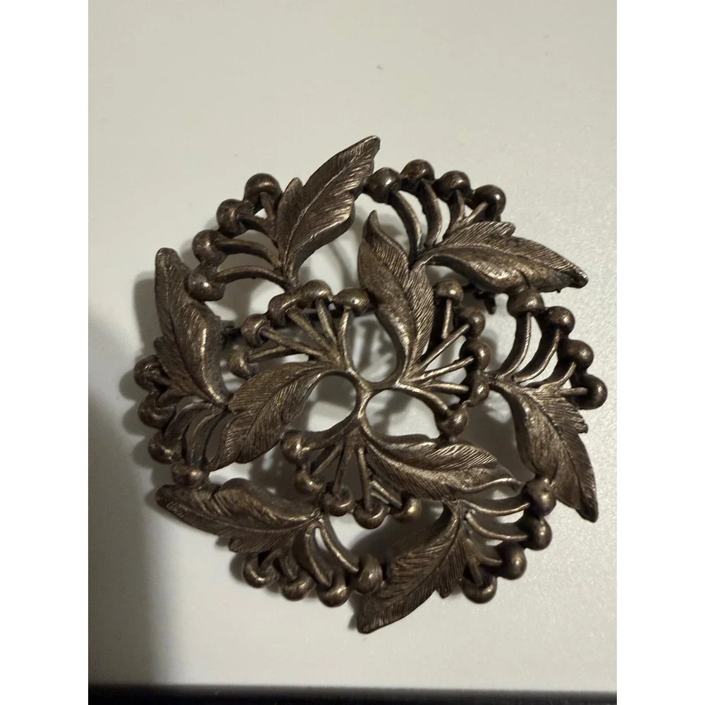 Vintage‎ Silver Tone Botanical Leaf Berry Wreath Brooch Pin Antiqued Finish